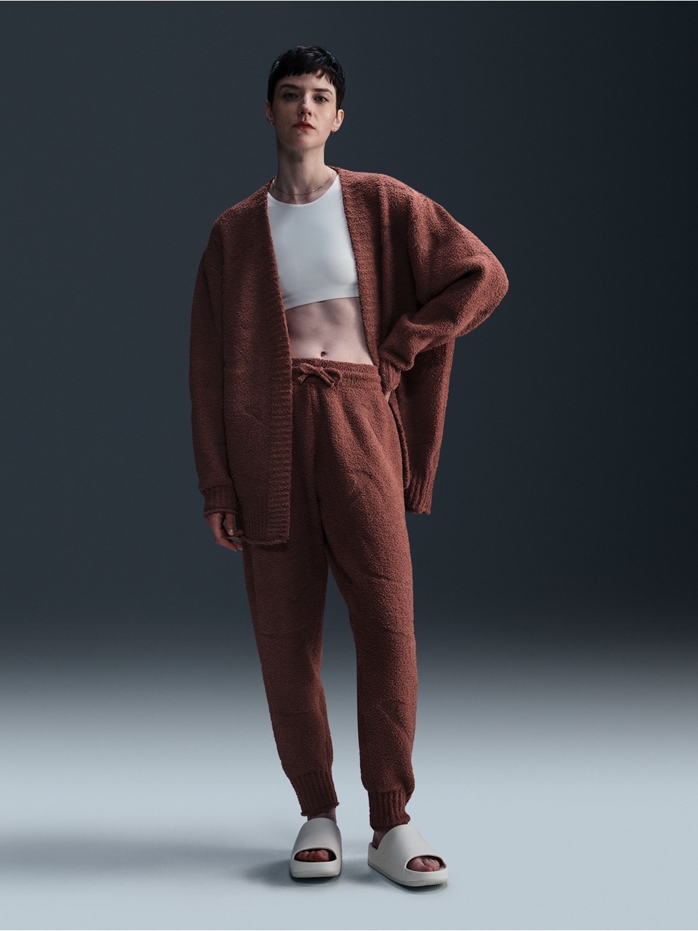 NWT Nike Sportswear Women’s Phoenix Cozy Bouclé in Red Sepia, Size Medium - Picture 6 of 7
